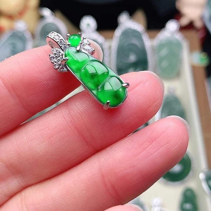 颈饰未镶嵌翡翠吊坠