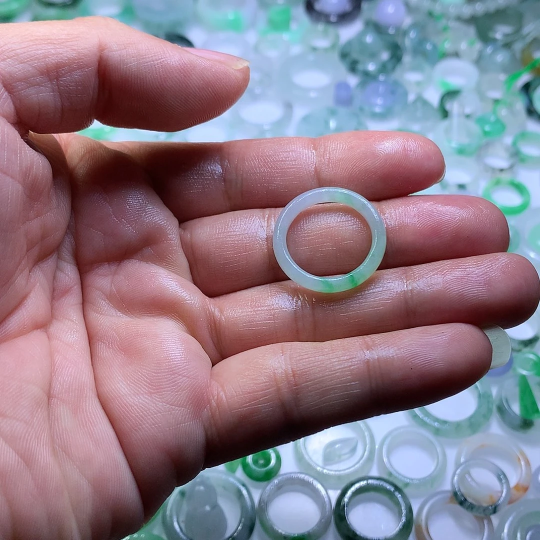 未镶嵌定制翡翠糯**?