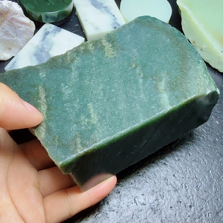 和田玉（糖玉）未镶嵌珠宝奇石