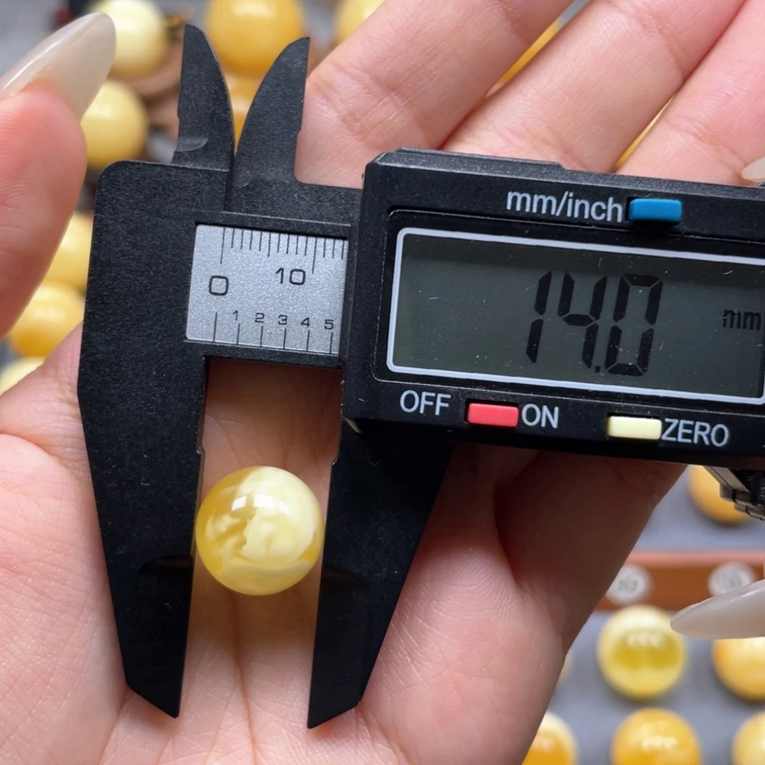 未镶嵌琥珀珠宝奇石只****