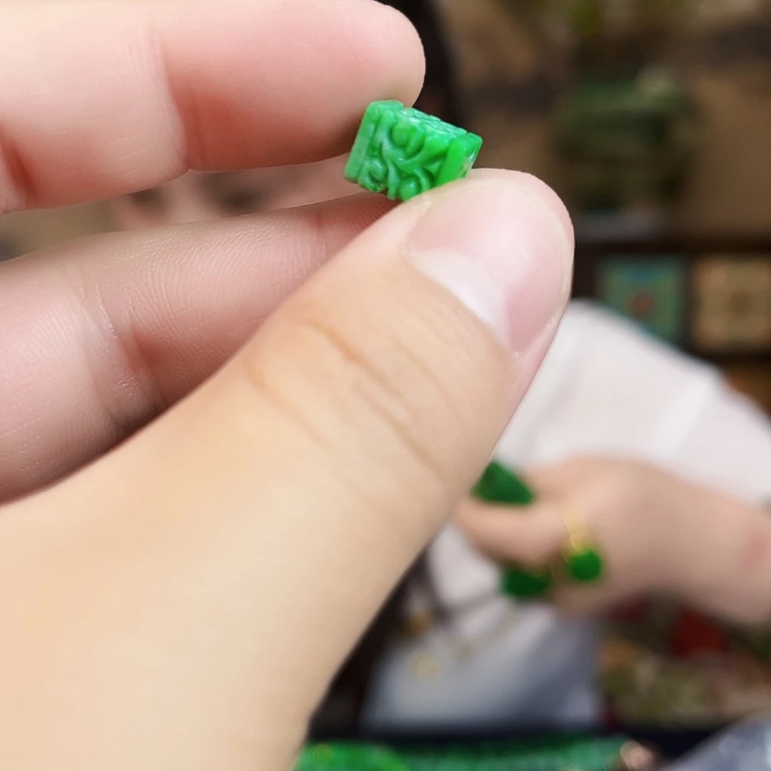 翡翠未镶嵌颈饰吊坠