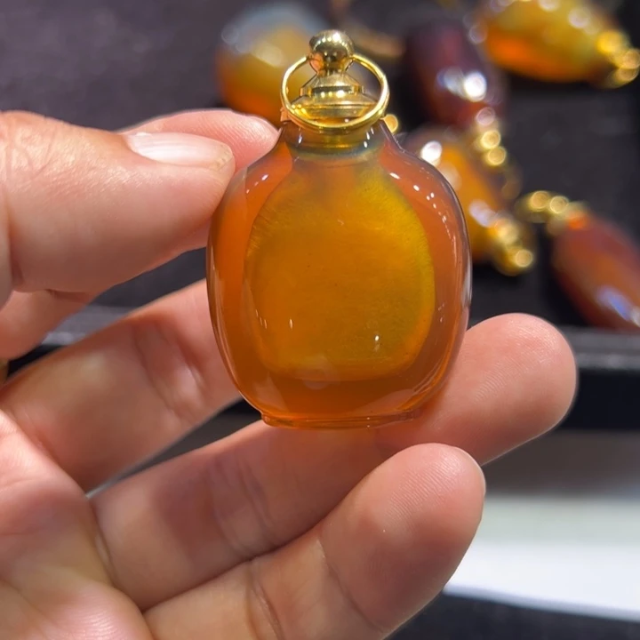 未镶嵌颈饰琥珀琥珀吊坠