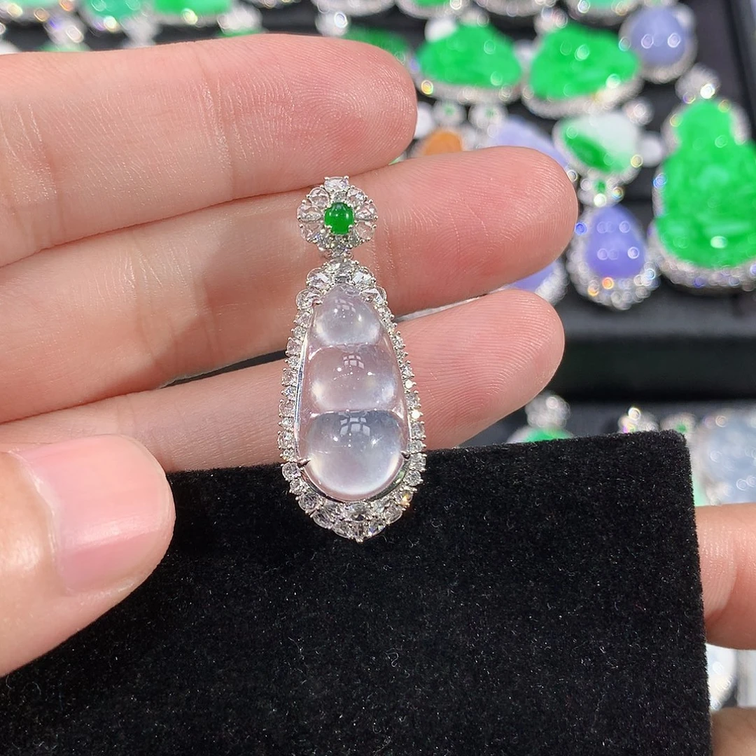 翡翠18K金镶嵌颈饰