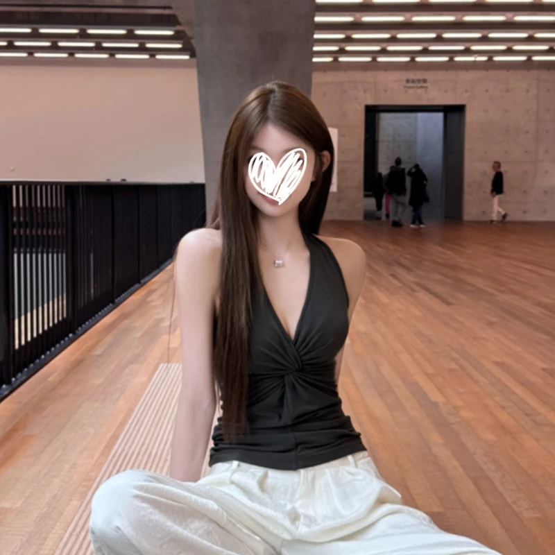 时尚洋气小众设计修身显瘦挂脖领褶皱吊带纯欲辣妹女上衣潮