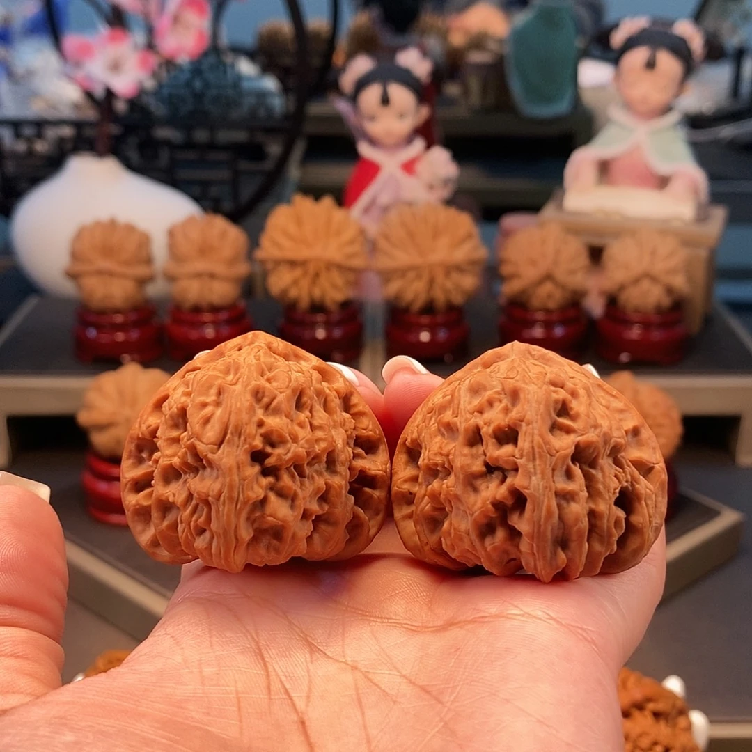 文玩核桃把件42三角白