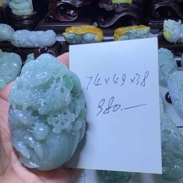 翡翠未镶嵌颈饰龙手把件