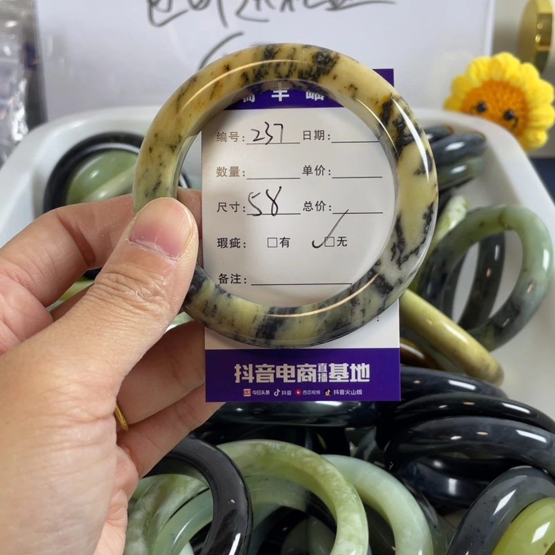 蛇纹石玉手镯未镶嵌