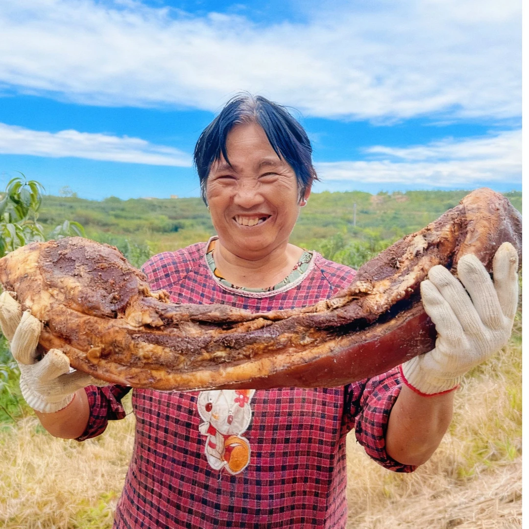 四川农家柴火烟熏肥瘦腊肉咸香风味