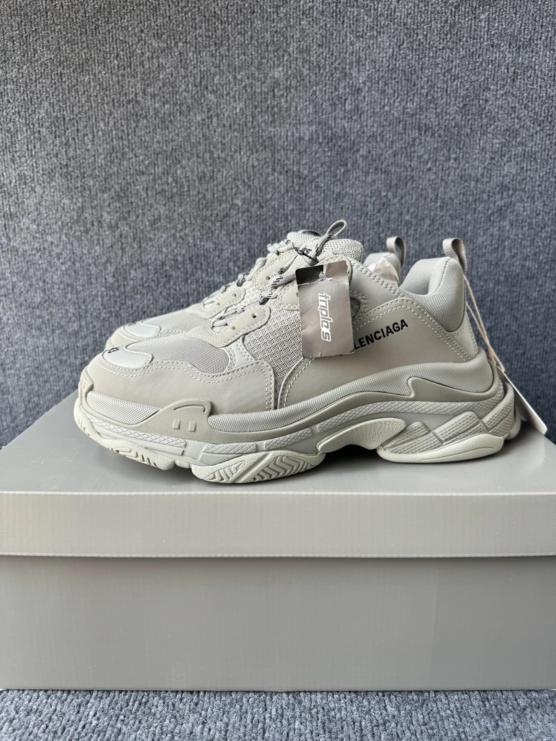 未使用 Balenciaga/巴黎世家 43码 triples 灰白 老爹鞋 原盒配件