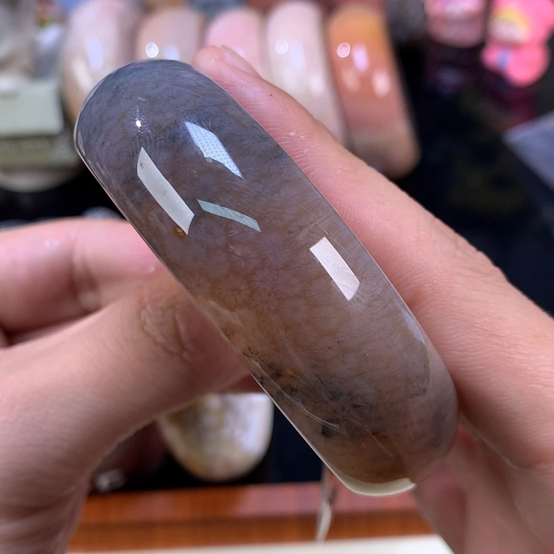 【闪购商品】颈饰未镶嵌硅化珊瑚（珊瑚玉）132号黑冰枫叶58圈