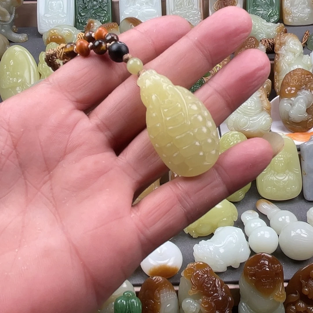 有***明颈饰未镶嵌和田玉