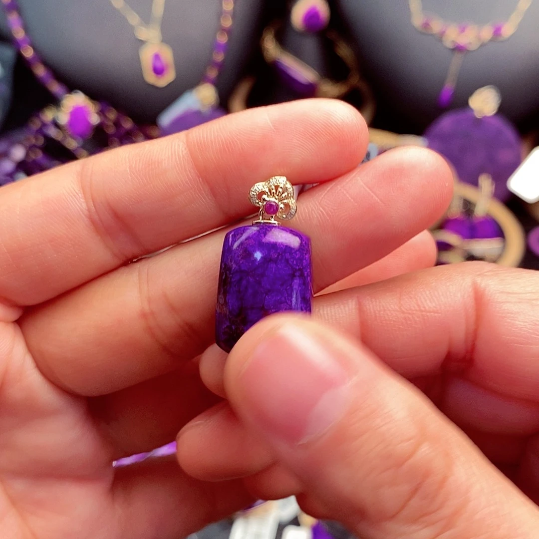 苏纪石（舒俱来）吊坠18K金镶嵌