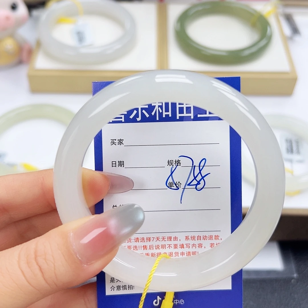 和田玉未镶嵌手镯