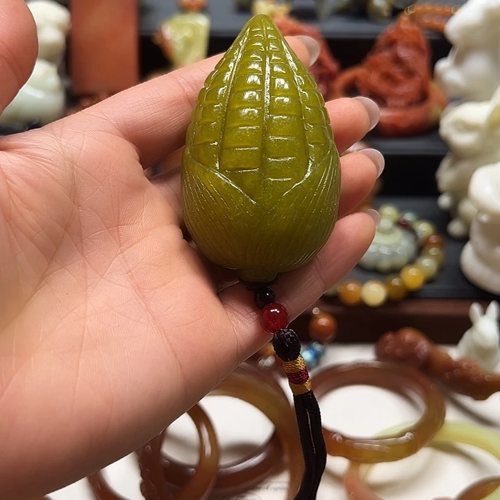 蛇纹石玉手把件未镶嵌