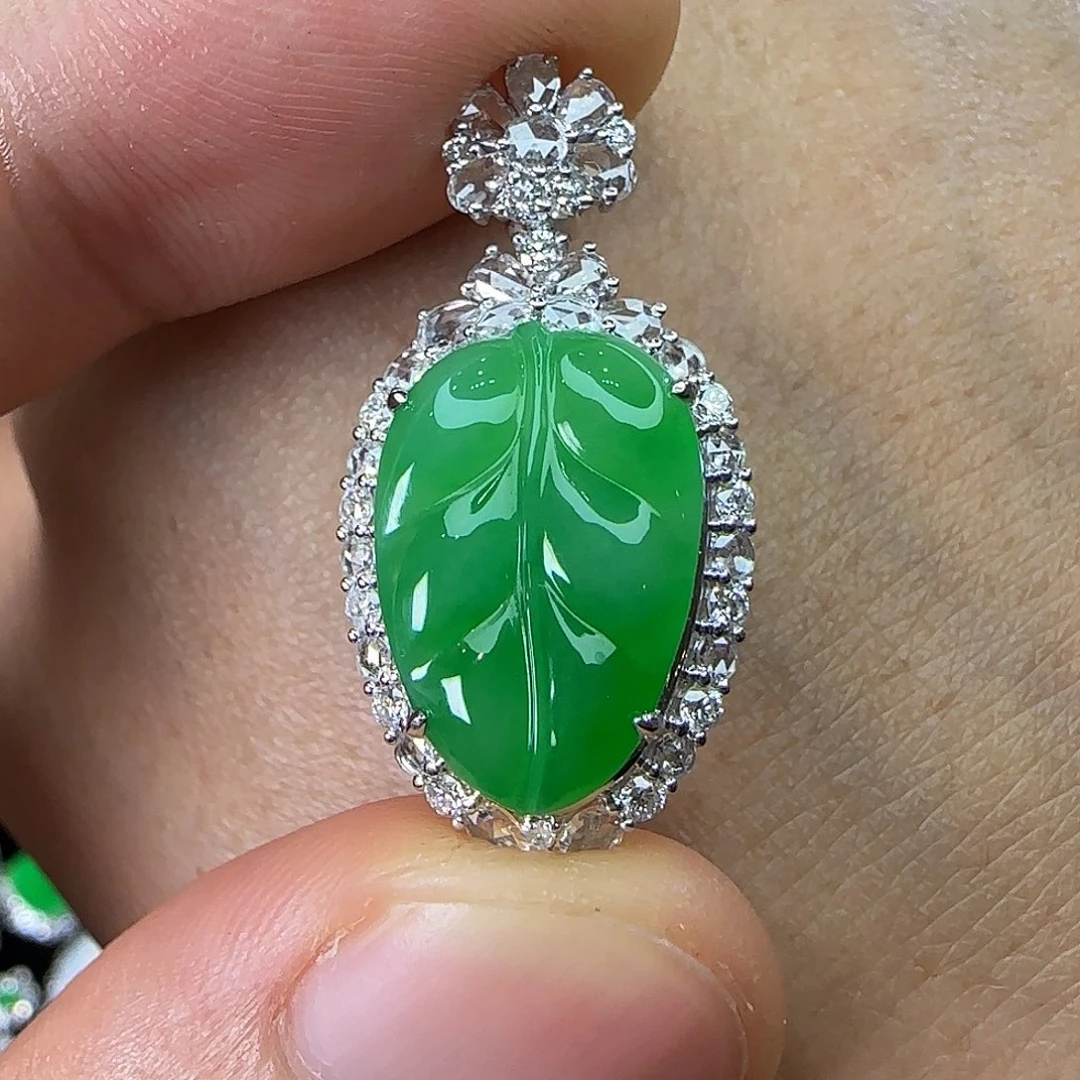 颈饰18K金镶嵌翡翠天然翡翠