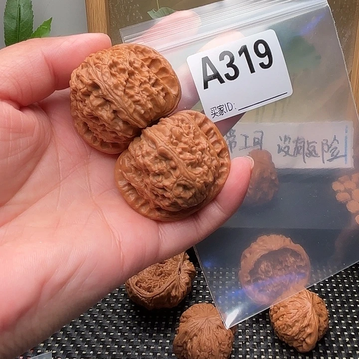 桃核把件核桃白狮子43
