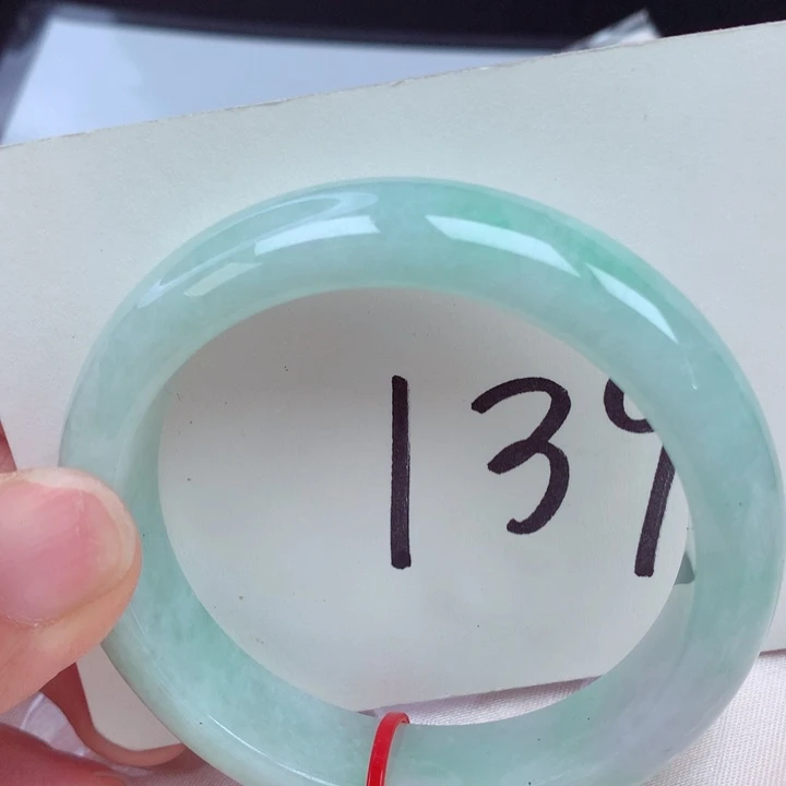 翡翠手镯未镶嵌翡翠