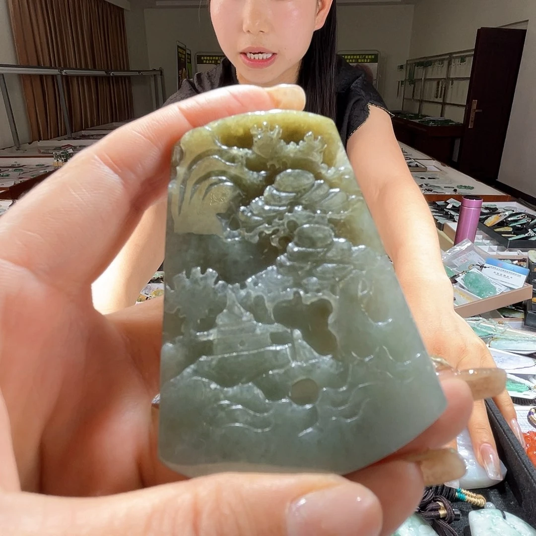 翡翠未镶嵌颈饰一