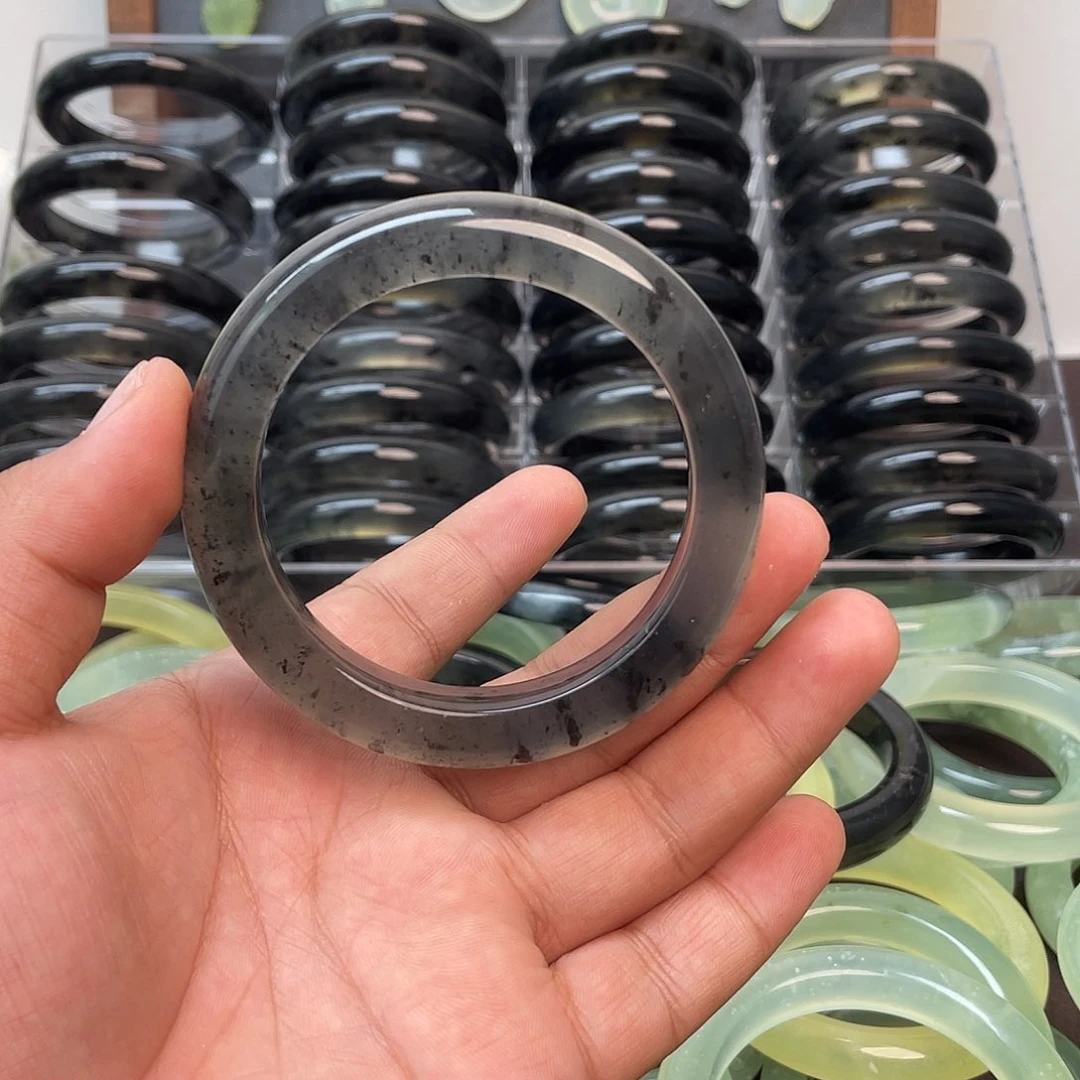 蛇纹石玉未镶嵌手镯小****！