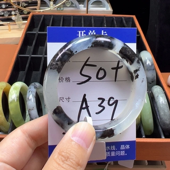 未镶嵌蛇纹石玉手镯米**?