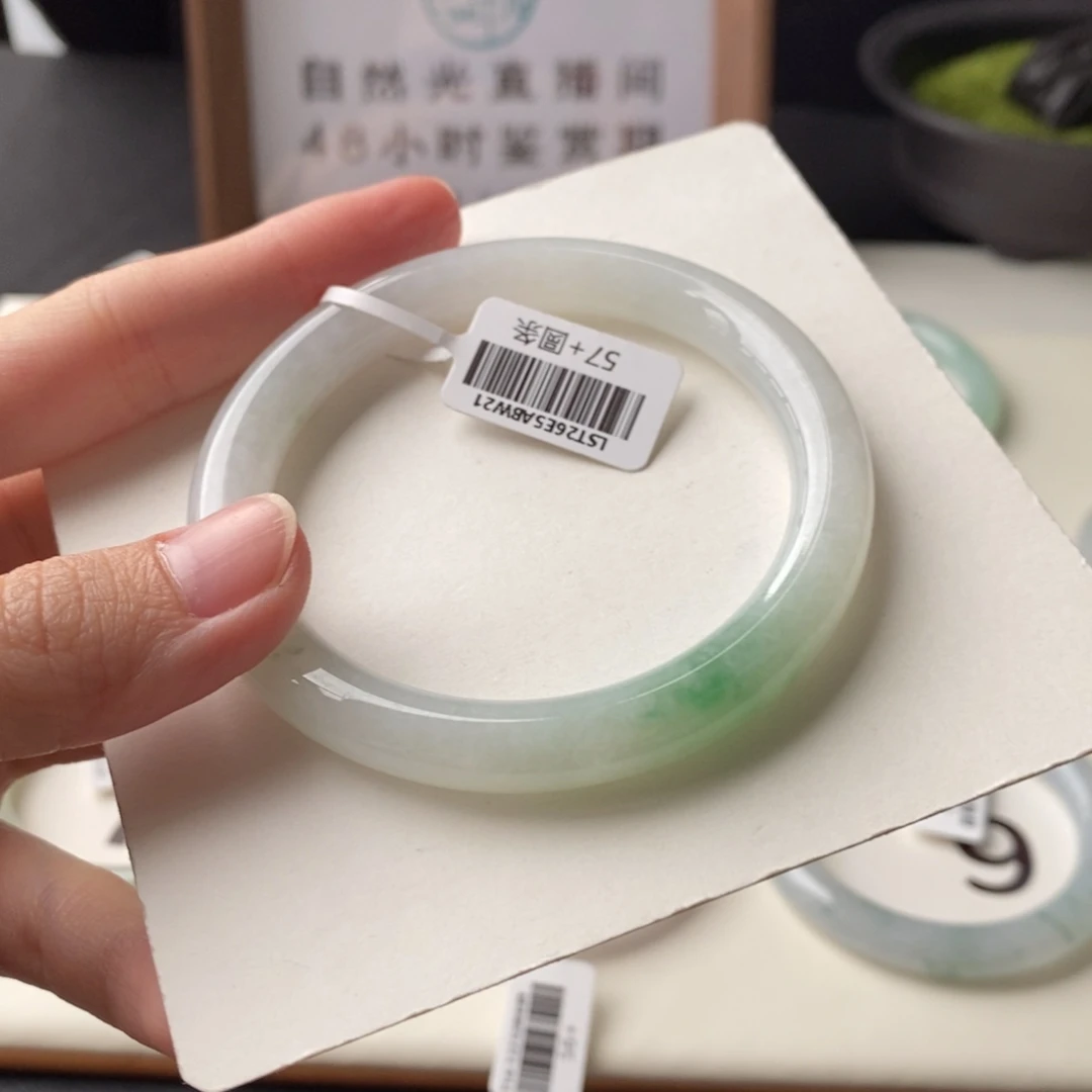 翡翠手镯未镶嵌绿