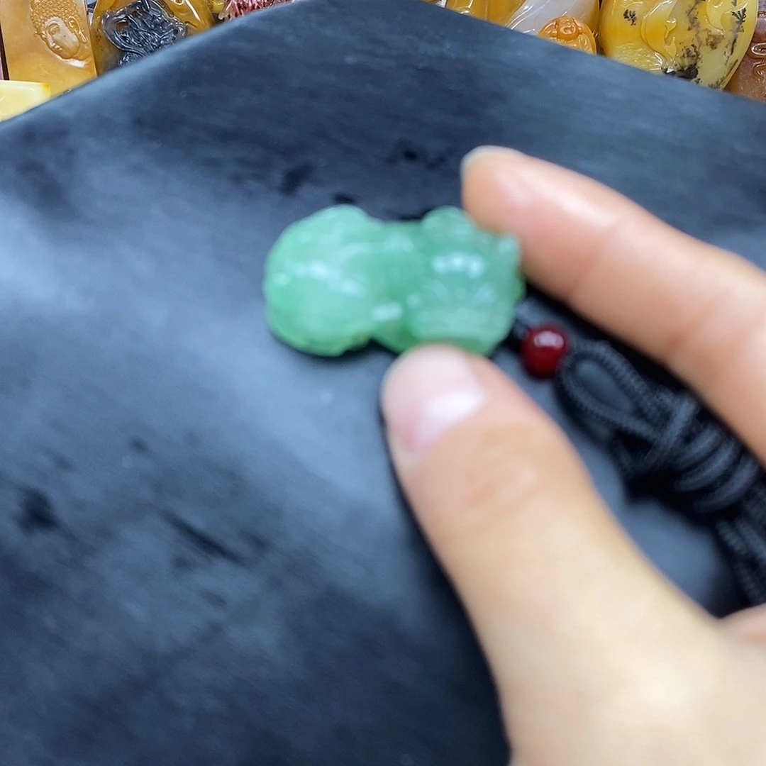 石英质玉（黄龙玉）颈饰未镶嵌