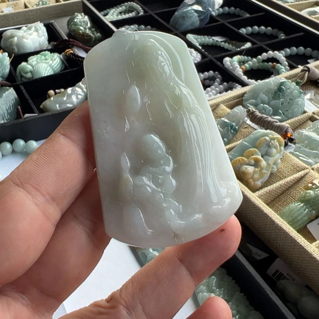 翡翠未镶嵌颈饰观音