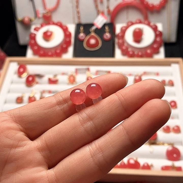 菱锰矿（红纹石）18K金镶嵌耳钉