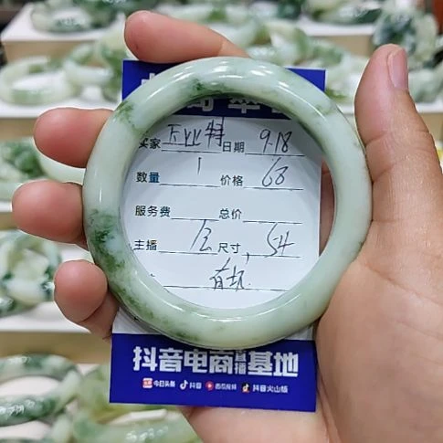 丘***特未镶嵌透闪石-蛇纹石玉手镯