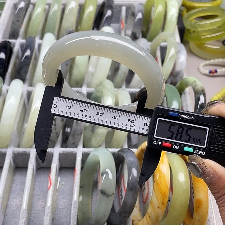 蛇纹石玉未镶嵌手镯764