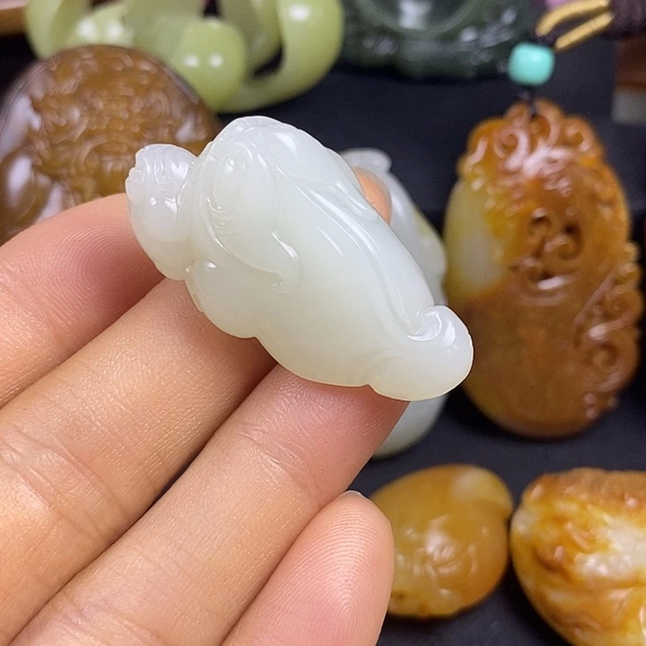 和田玉未镶嵌颈饰