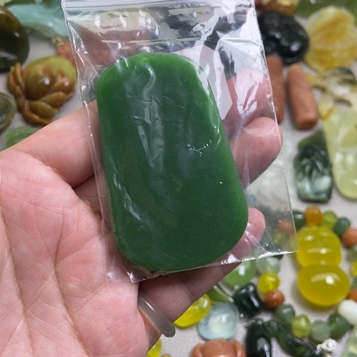 蛇纹石玉挂件未镶嵌静**兰