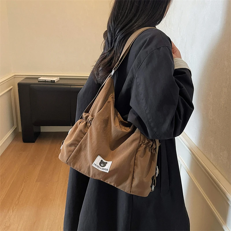 女士休闲简约风简约通勤单肩包秋冬新款大容量单肩包托特包布包