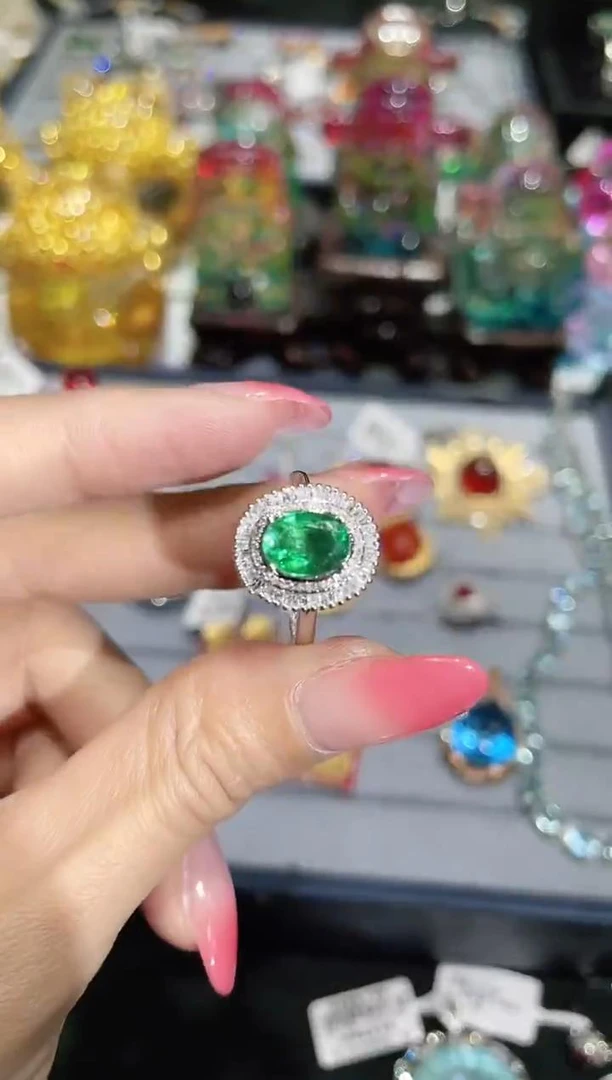 18K金镶嵌天然祖母绿戒指两用款