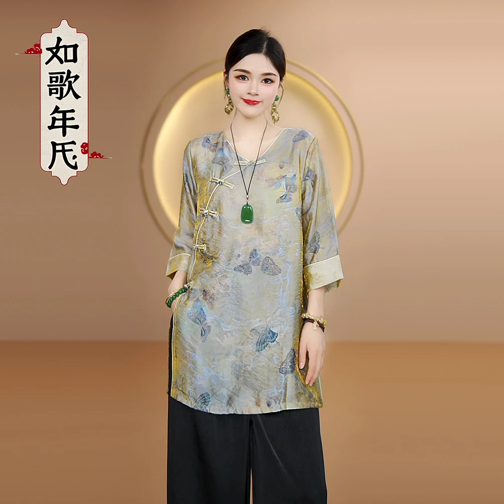 彩蝶-如歌年代夏季高端国风浮光印花V领中长款小衫新中式盘扣上衣