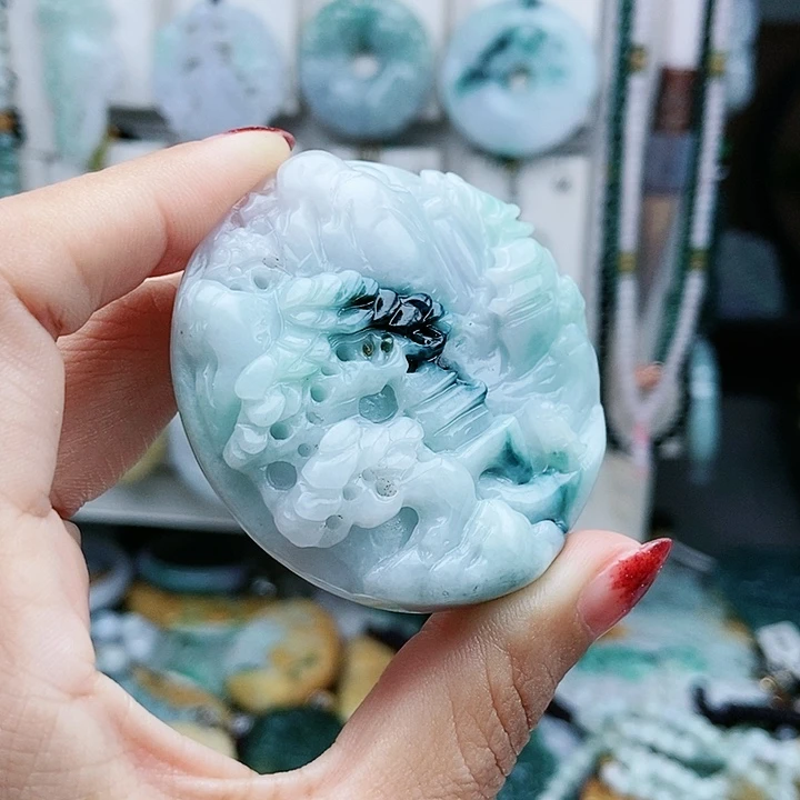 颈饰足铂镶嵌翡翠翡翠