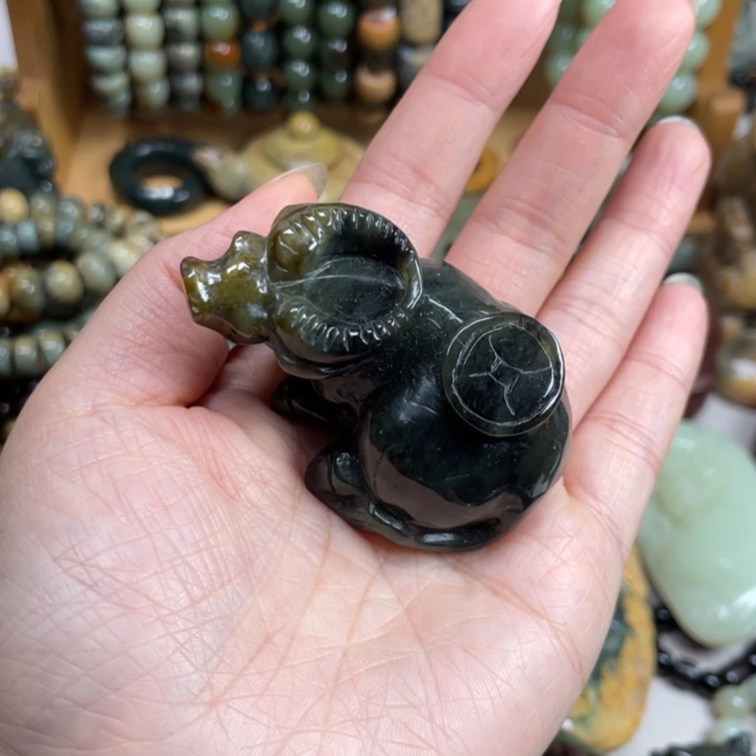 【闪购商品】未镶嵌岫岩河磨玉（透闪石质玉）把件