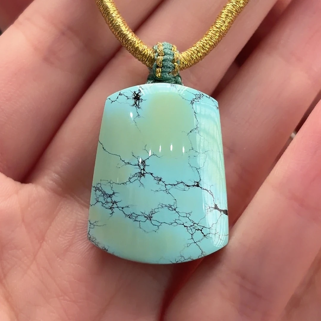 绿松石未镶嵌颈饰