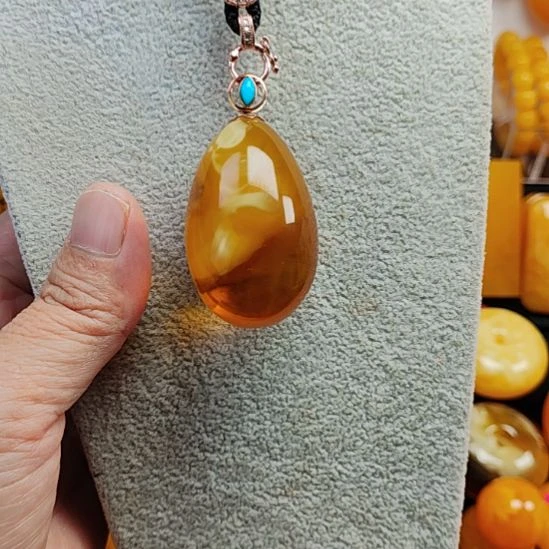 蜜蜡吊坠(赠链)18K金镶嵌