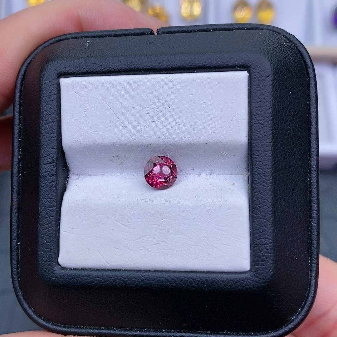 石榴石纯天然镁铝榴石裸石定制未镶嵌J****Z