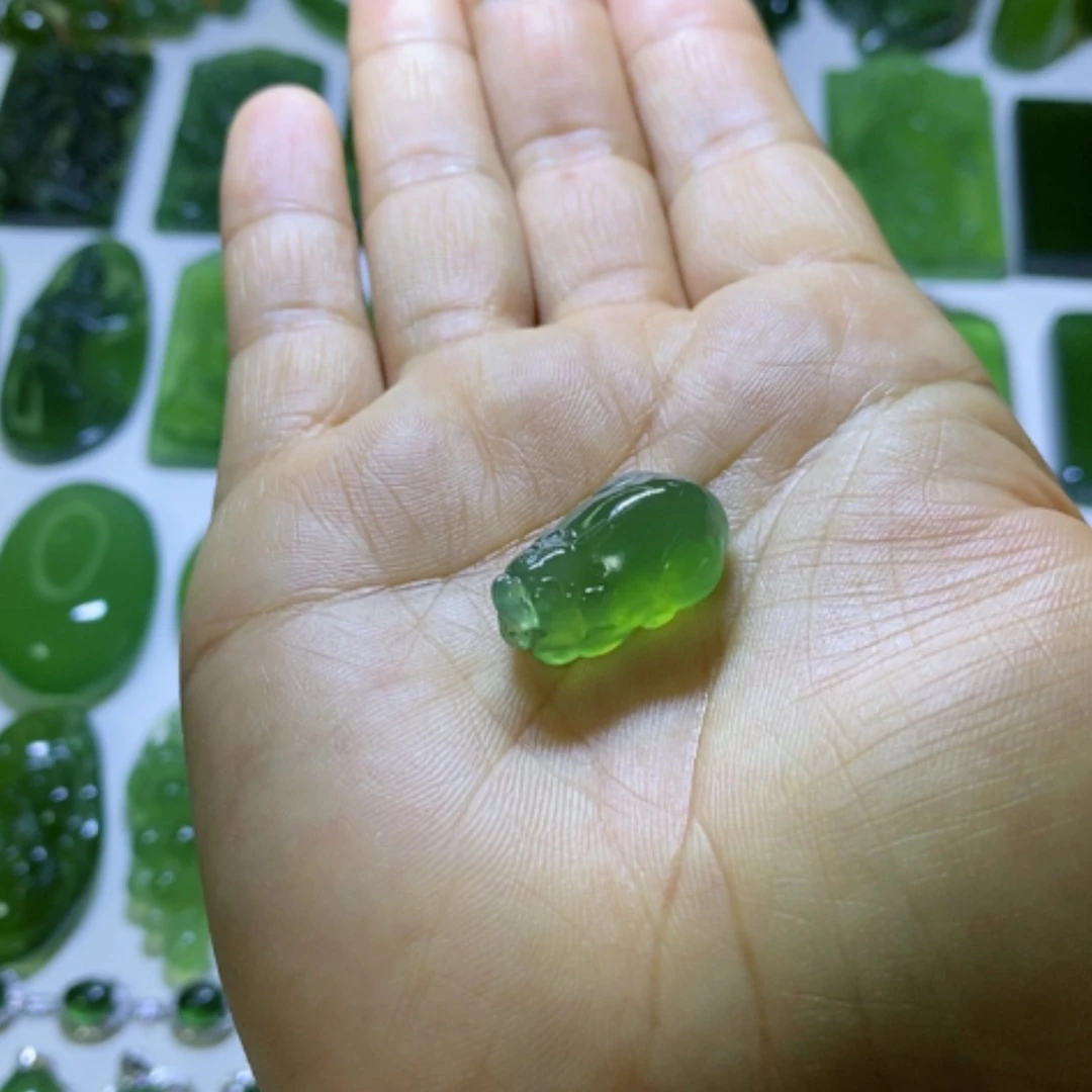 【闪购商品】蛇纹石玉颈饰未镶嵌