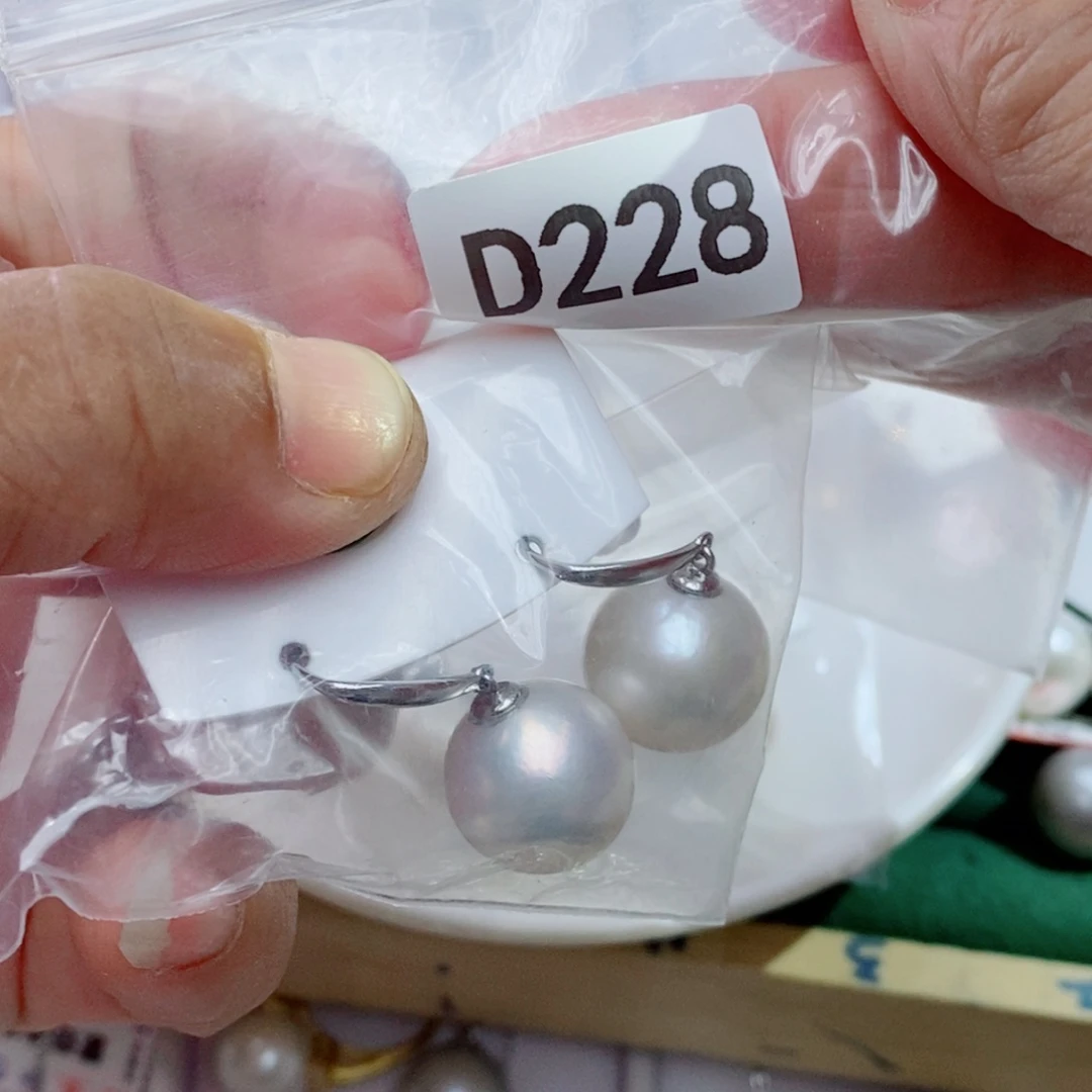 王***英银S925镶嵌其他淡水珍珠
