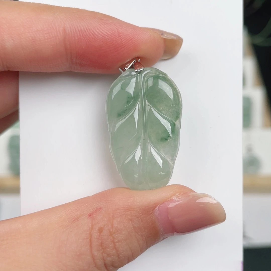 翡翠未镶嵌颈饰叶子
