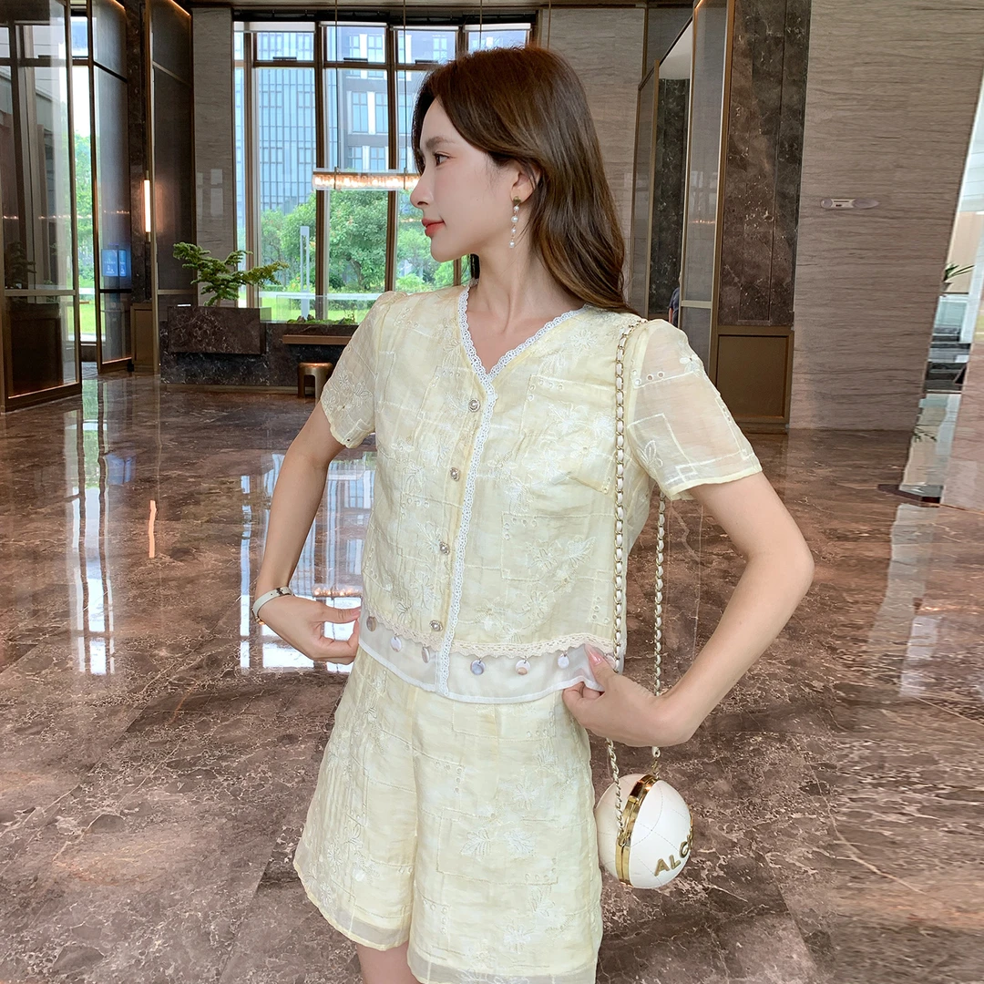 奢姿【海棠映霞】大码女装显瘦时尚气质上衣短裤波西米亚风花边套装