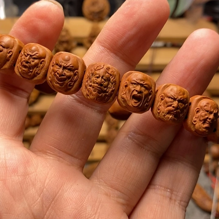 真***子桃核雕刻十八罗汉小手牌