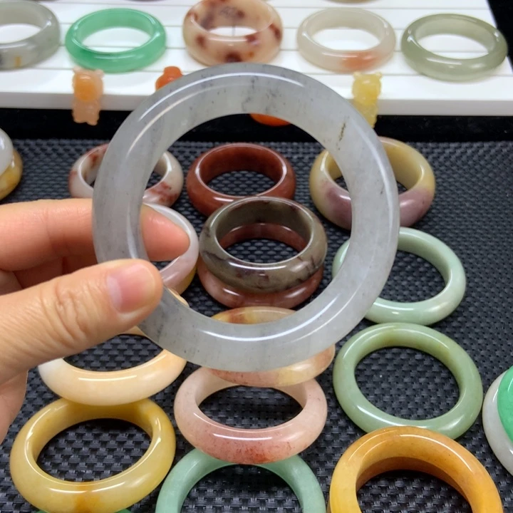 石英质玉未镶嵌手镯