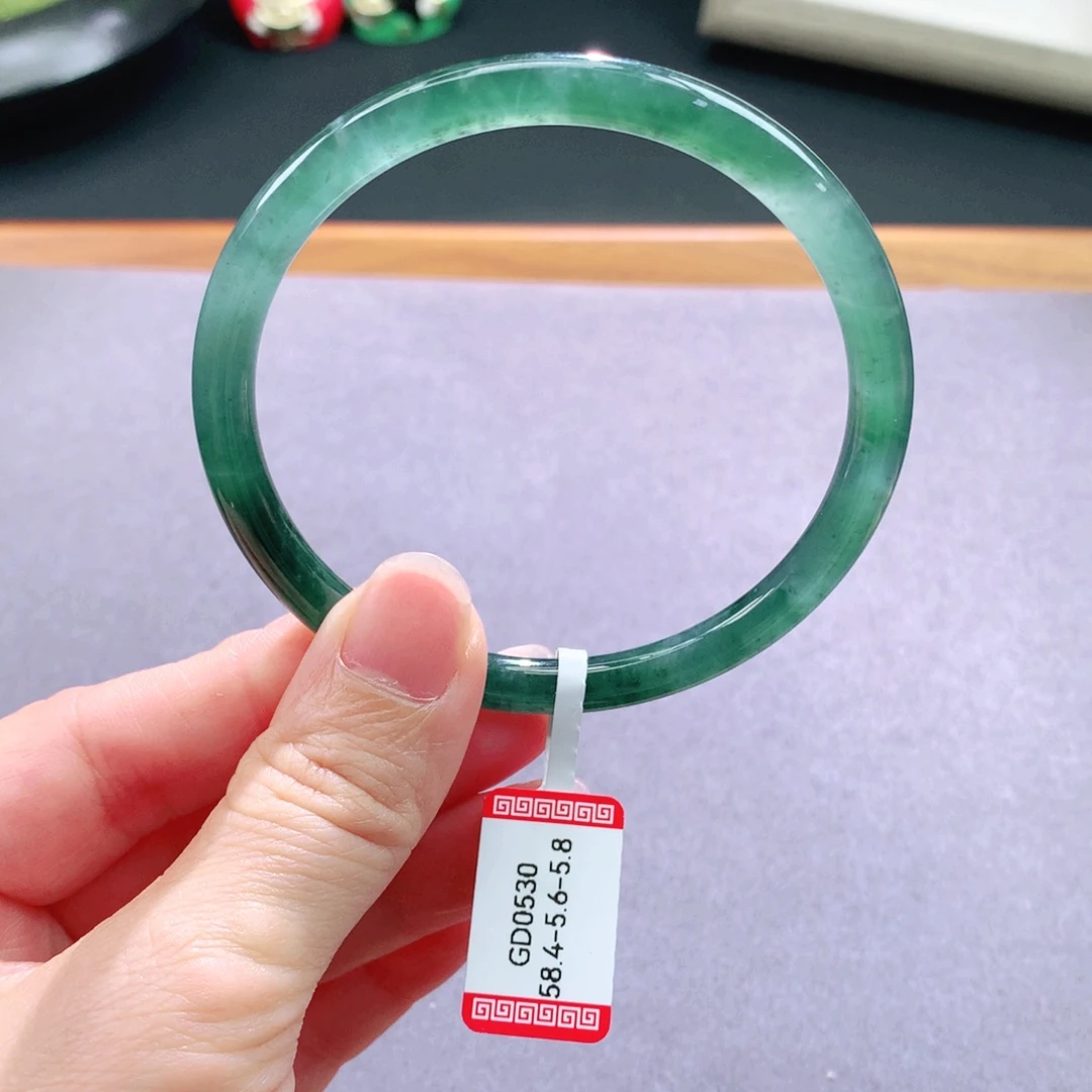 翡翠手镯未镶嵌天然翡翠手镯