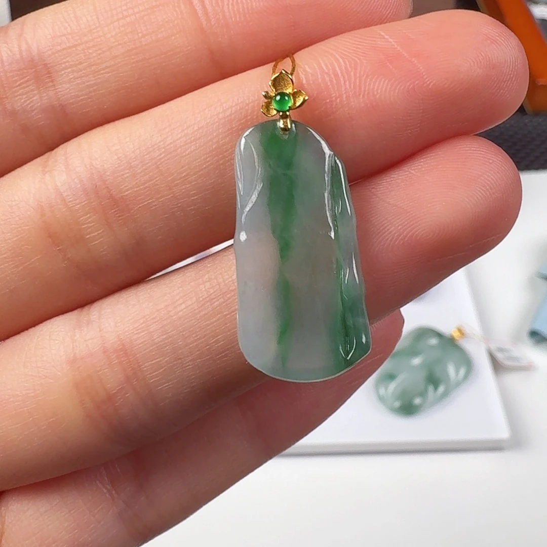 翡翠18K金镶嵌颈饰