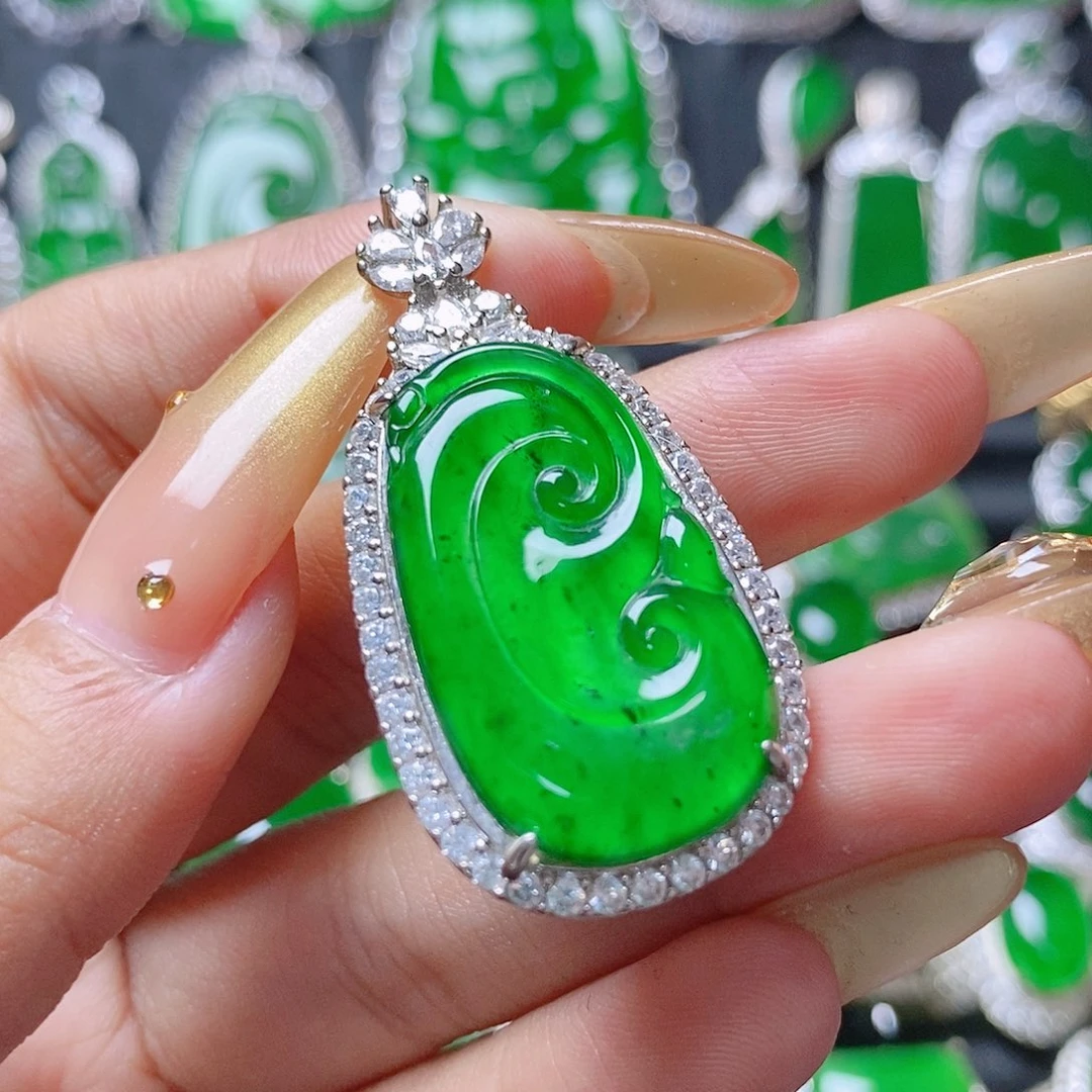 颈饰未镶嵌翡翠