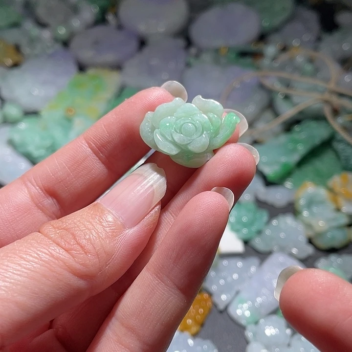 颈饰未镶嵌翡翠天